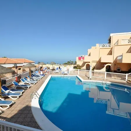 Paradise Seaview 아데제