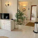 Paradise Seaview Апартаменти