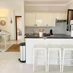 Paradise Seaview Апартаменти *