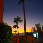 Paradise Seaview Апартаменти *