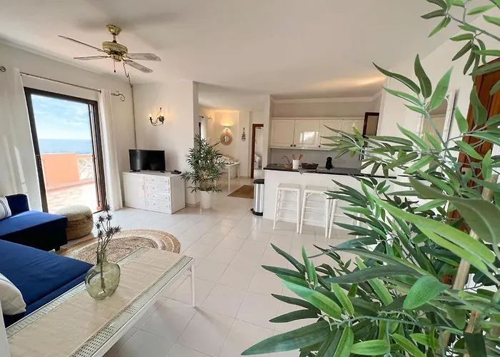 Апартаменти Paradise Seaview Адехе